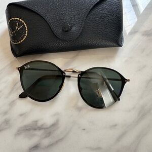 Ray-Ban Round Black Classic Sunglasses